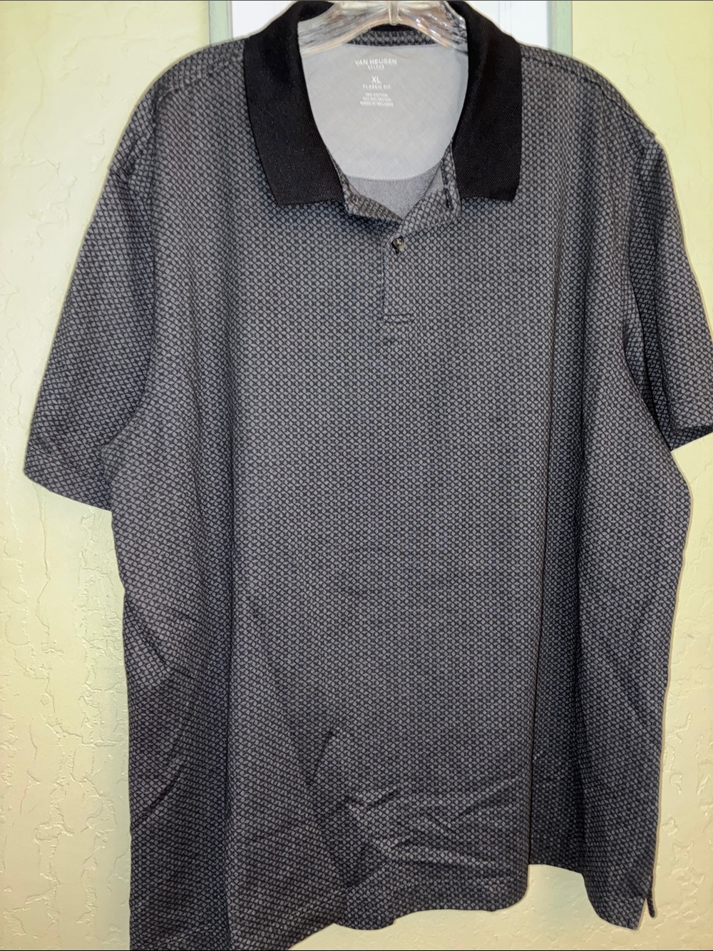 VAN HUESEN EUC Like New Men's Charcoal Patterned Polo Shirt Black Collar Size XL